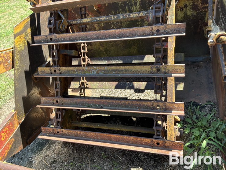 soil-mover-90-e-pull-type-scraper-image-13