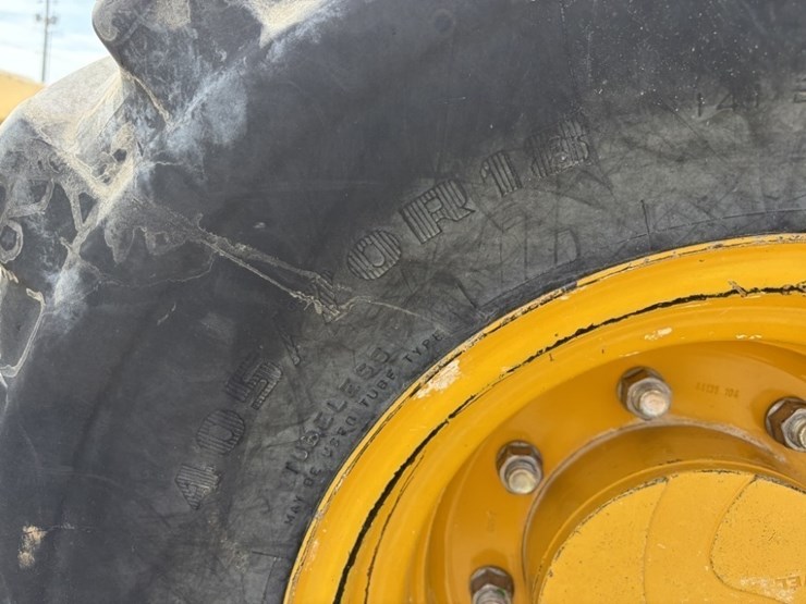 2018-deere-324k-image-11