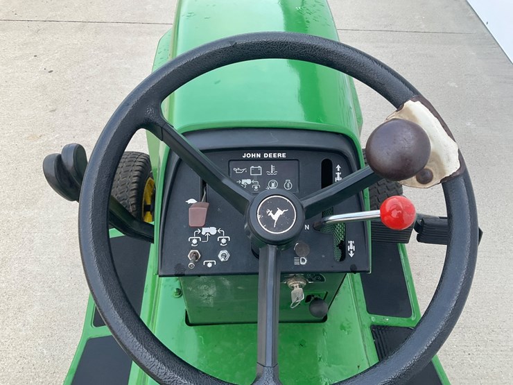 john-deere-332-image-16