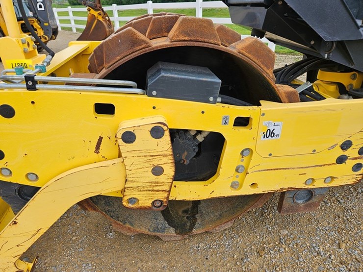#87-•-bomag-bw145phd-sheep-foot-articulate-roller-image-11