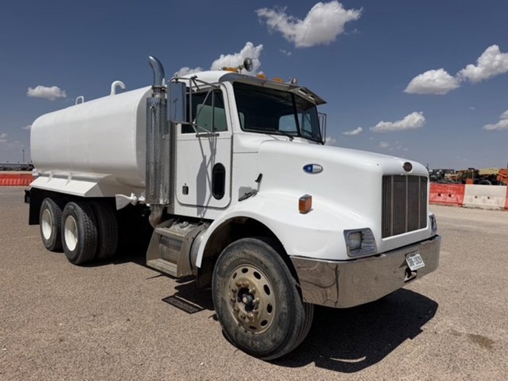 2000-peterbilt-330-image-3