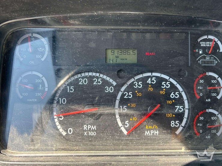 2015-freightliner-114sd-image-13
