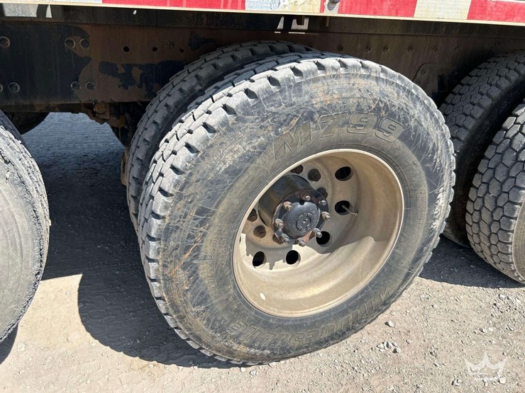 2015-freightliner-114sd-image-37