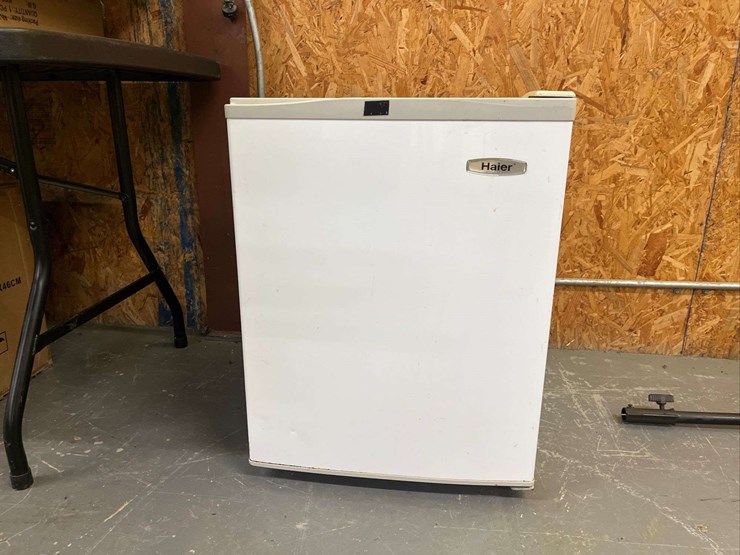 haier-mini-fridge-image-1