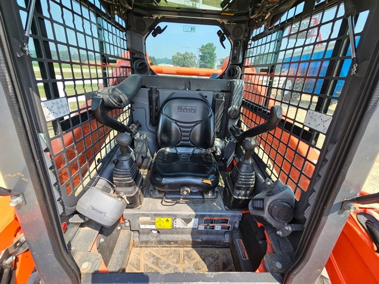2016-kubota-ssv75-image-17