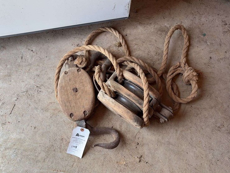 (2)-wooden-pulleys-image-3