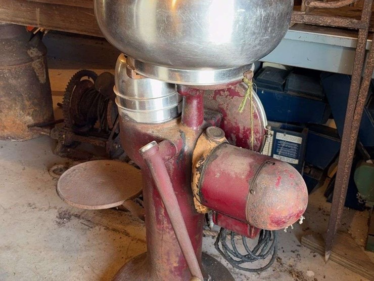mccormick-deering-cream-separator-image-1