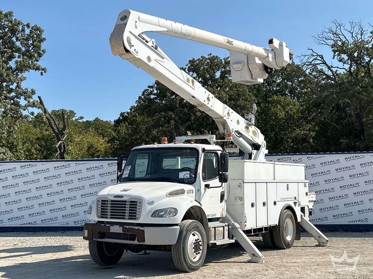 2019-freightliner-m2-106-image-1