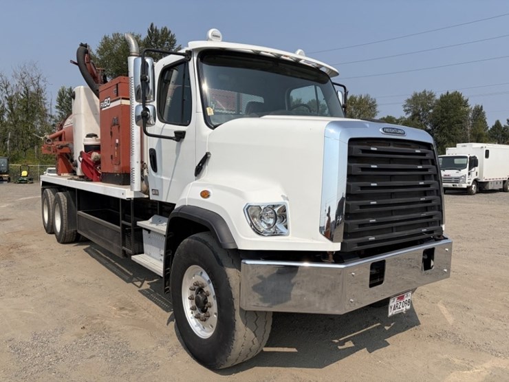 2018-freightliner-108sd-image-2