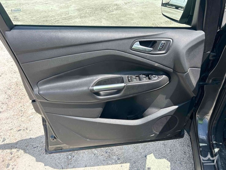 2015-ford-escape-image-11