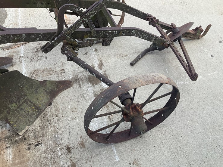 #5305-•-antique-pull-type-two-bottom-moldboard-plow-image-4