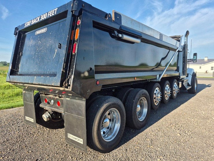 2025-kenworth-t880-image-5