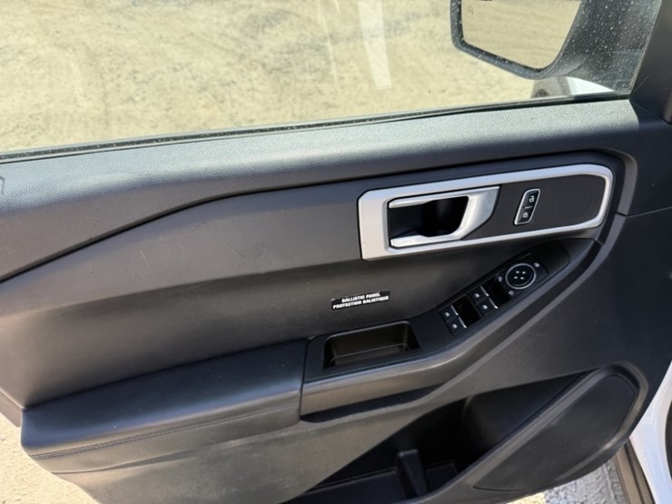 2020-ford-explorer-image-22