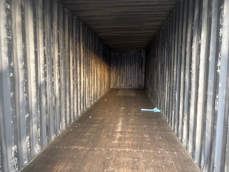 #1235-•-40ft-shipping-container-image-3