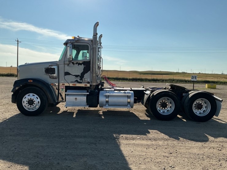 2011-freightliner-coronado-122-sd-image-8