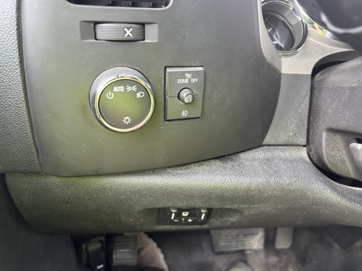 2014-chevrolet-silverado-3500-image-40