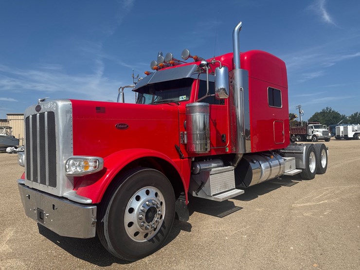 2021-peterbilt-389-image-2
