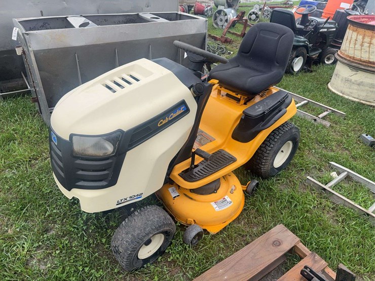 cub-cadet-ltx1042-image-1