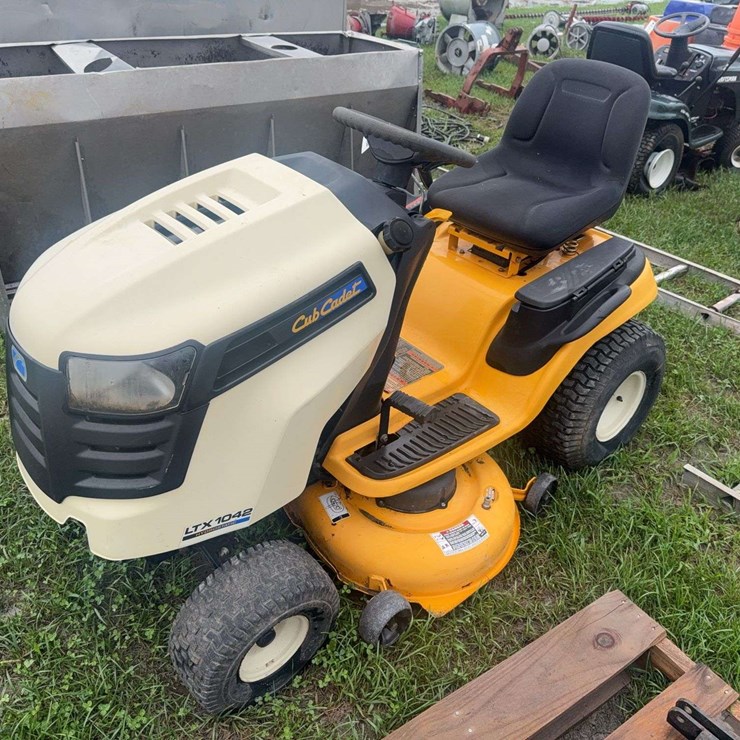 CUB CADET LTX1042