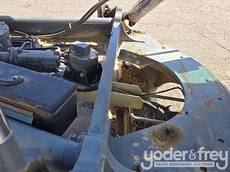 2016-deere-672gp-image-25