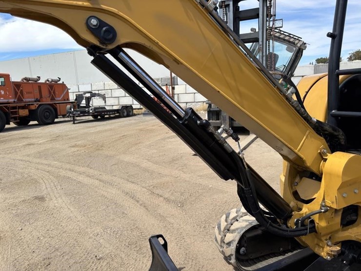 caterpillar-303.5-image-18