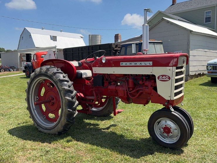 1958-farmall-240-image-1