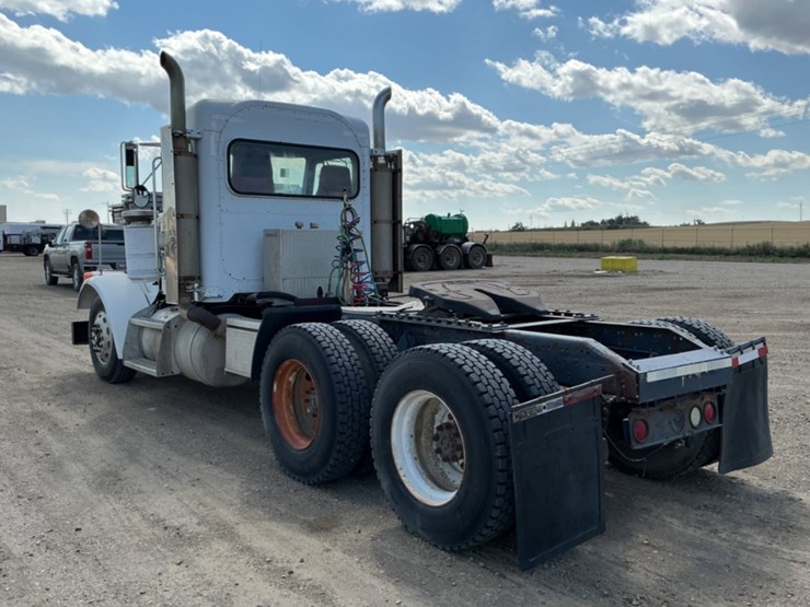 2000-peterbilt-379-image-7