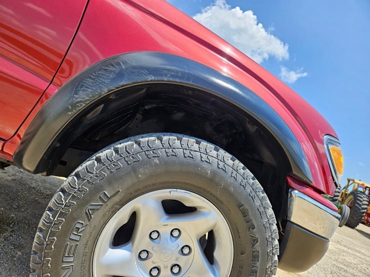 #25-•-2002-toyota-4x4-pickup-truck-image-40