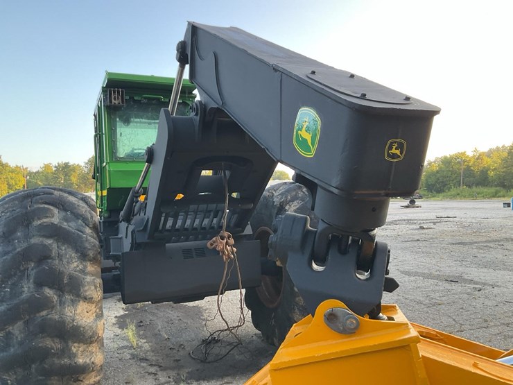 2006-deere-648g-iii-image-51