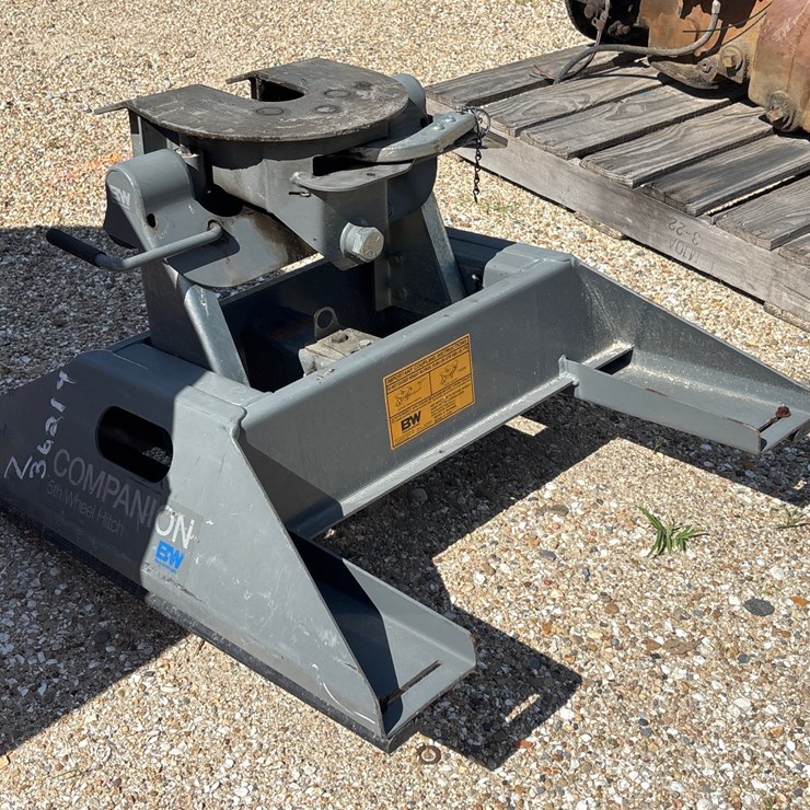 #1652 • B AND W GOOSENECK TO FIFTH WHEEL COMPANION HITCH