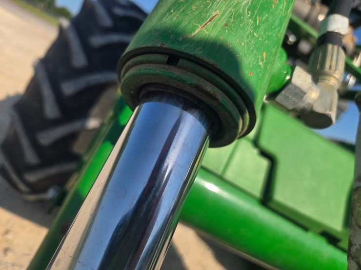 2024-john-deere-5075e-image-70