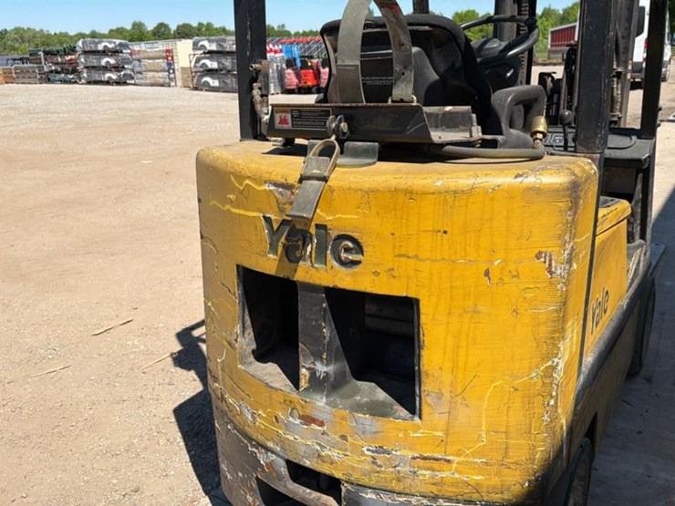 #1355-•-2004-yale-glc040-forklift-image-32