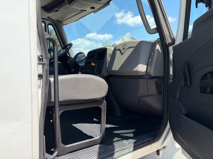 2018-international-durastar-4300-image-29
