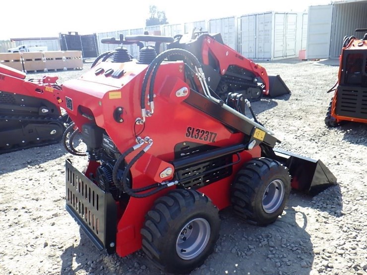2026-sdlool-323tz-skid-steer-loader-image-3