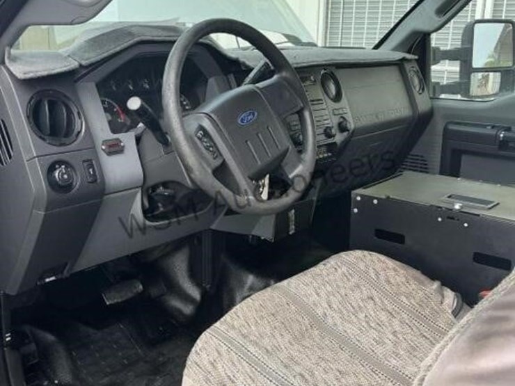 2015-ford-f550-image-27
