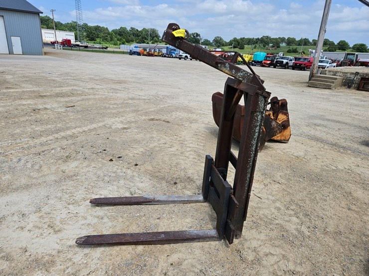 #103-•-pallet-fork-&-boom-image-2