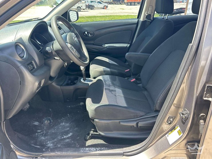 2016-nissan-versa-sedan-image-12
