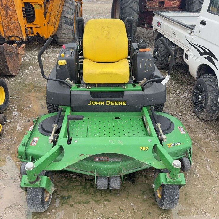 JOHN DEERE 757