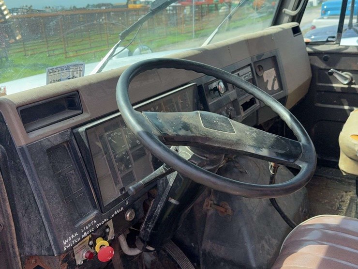 1990-international-4900-image-11