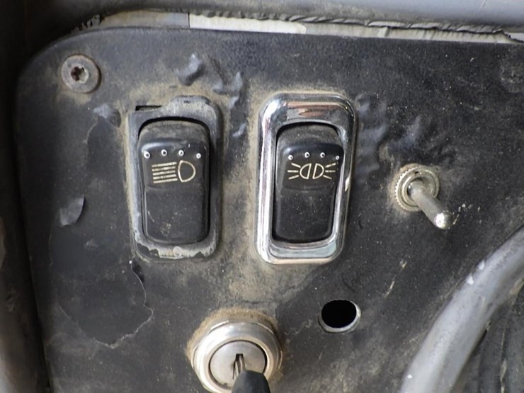 2009-peterbilt-387-image-57
