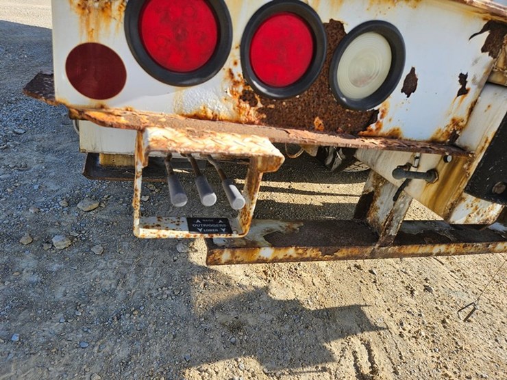 2002-freightliner-fl80-image-25