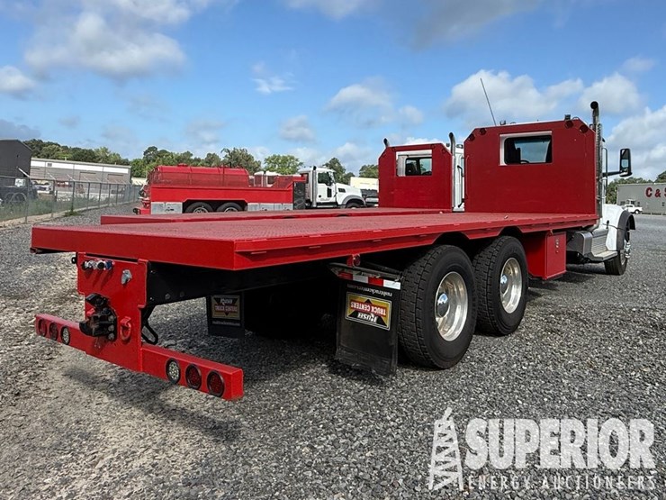 2026-peterbilt-567-image-4