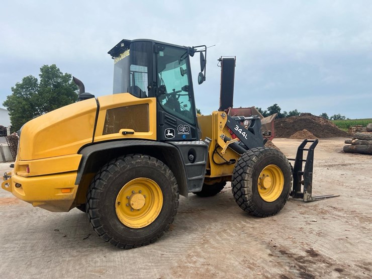 2020-deere-344l-image-9