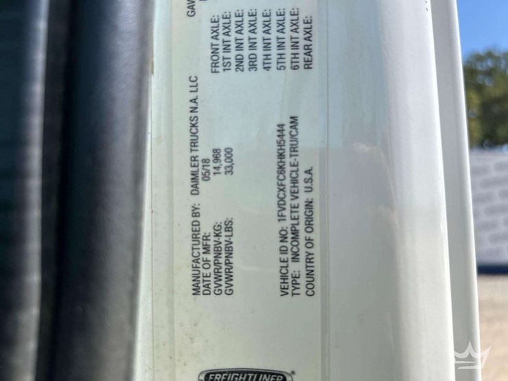 2019-freightliner-m2-106-image-5