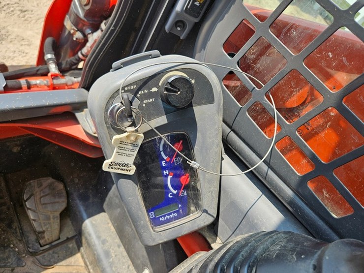 2016-kubota-ssv75-image-21