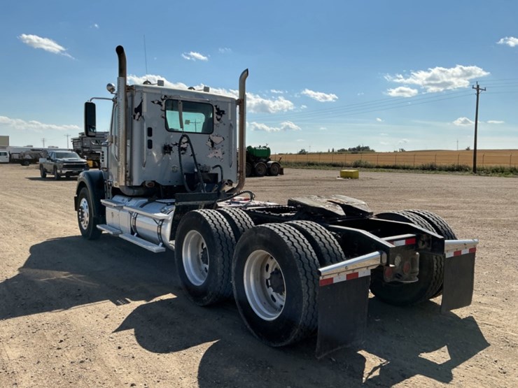 2013-freightliner-coronado-122-sd-image-6