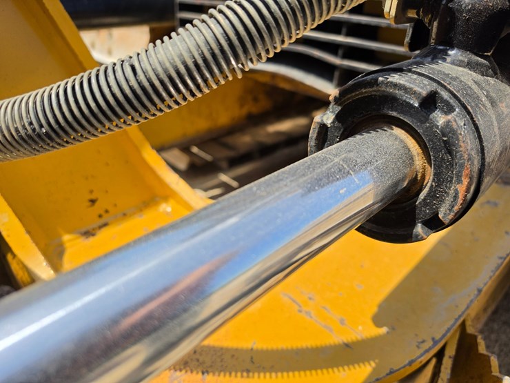 2016-caterpillar-d6k2-lgp-image-71