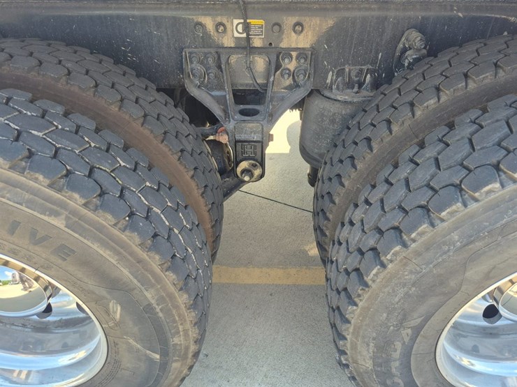 2018-kenworth-t880-image-25