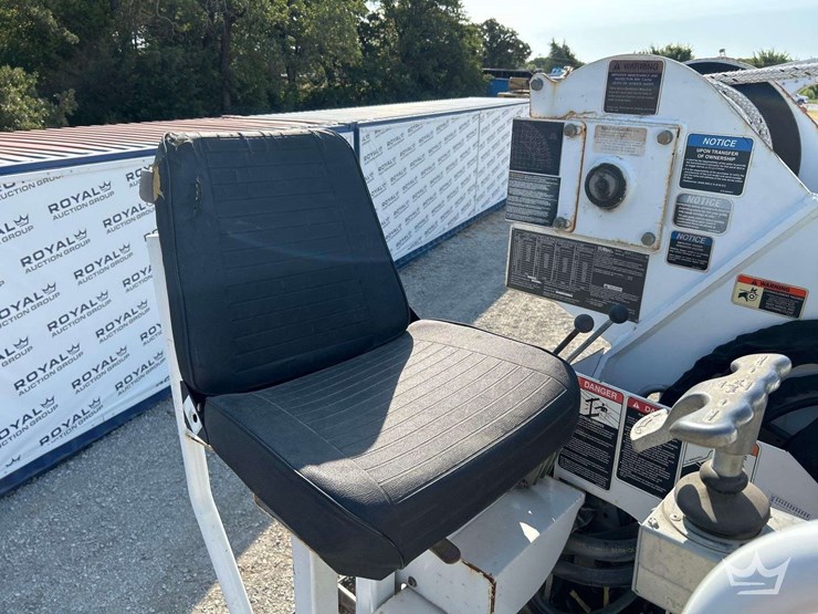 2018-freightliner-m2-106-image-33