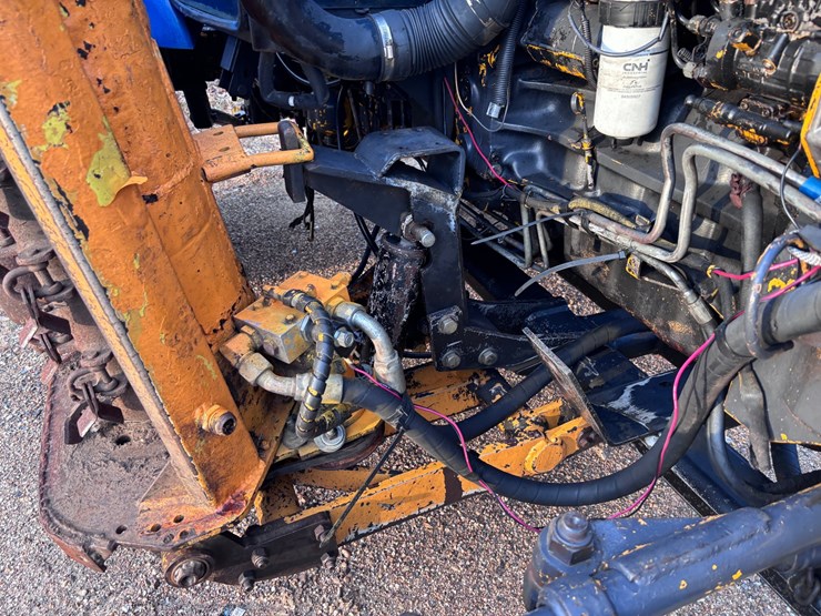 new-holland-ts100-image-15